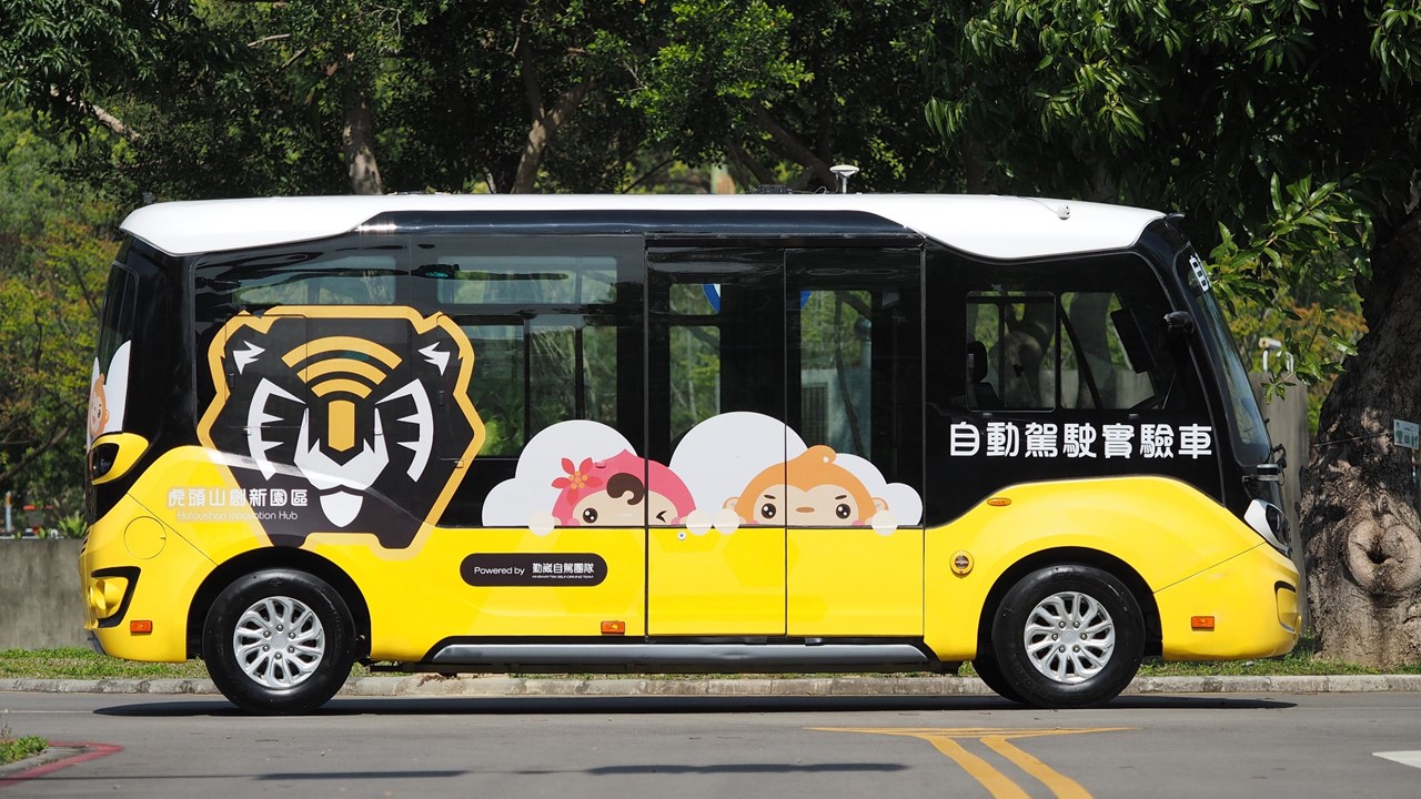 自駕巴士成功導入車用資安系統，勤崴國際與趨勢科技車用資安VicOne合作實證